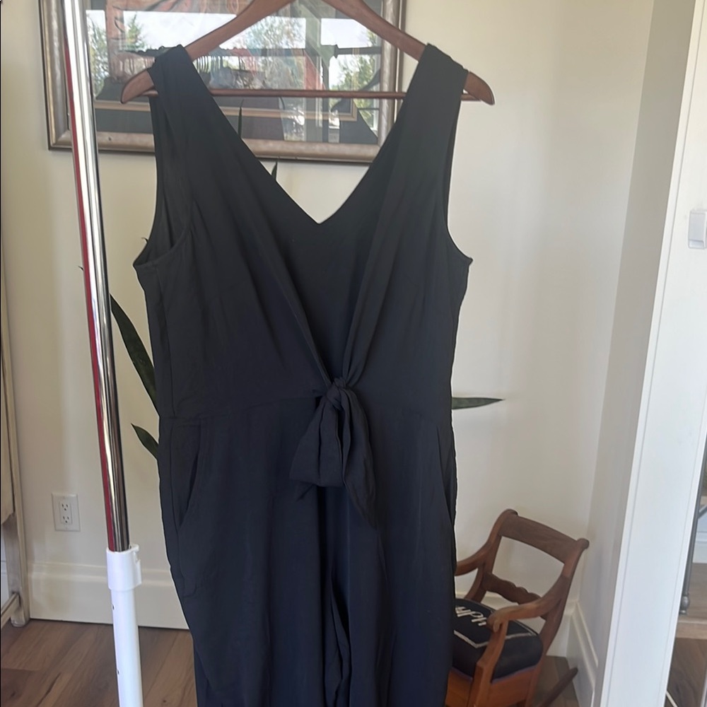 3/$15! Elegant Black jumpsuit. Ankle/cropped length. Zippered back. Pockets!!!